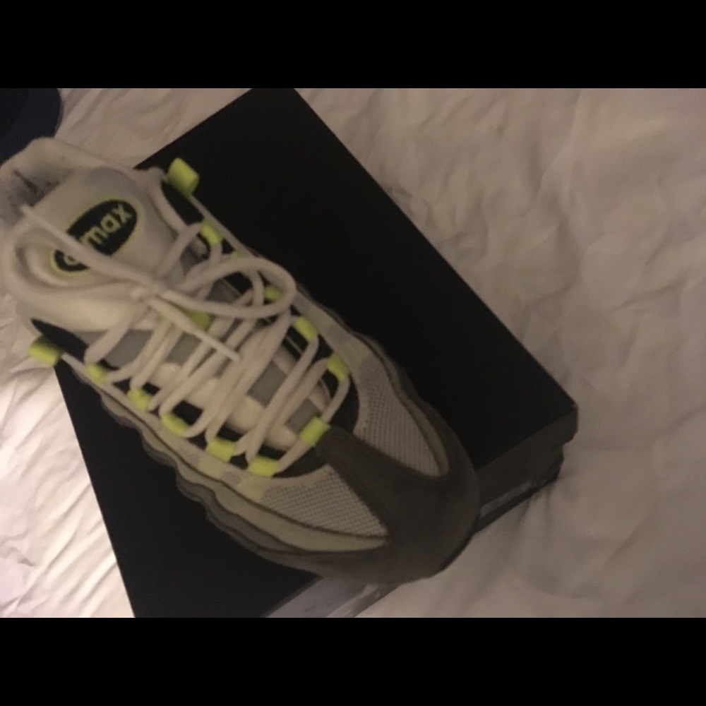 Shoes - Picture 4 of 4